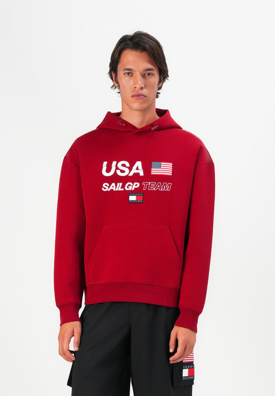 Худи Tommy Hilfiger SAIL HOODIE UNISEX, Magma Red/Red
Худи Tommy Hilfiger SAIL HOODIE UNISEX, Magma Red/Red