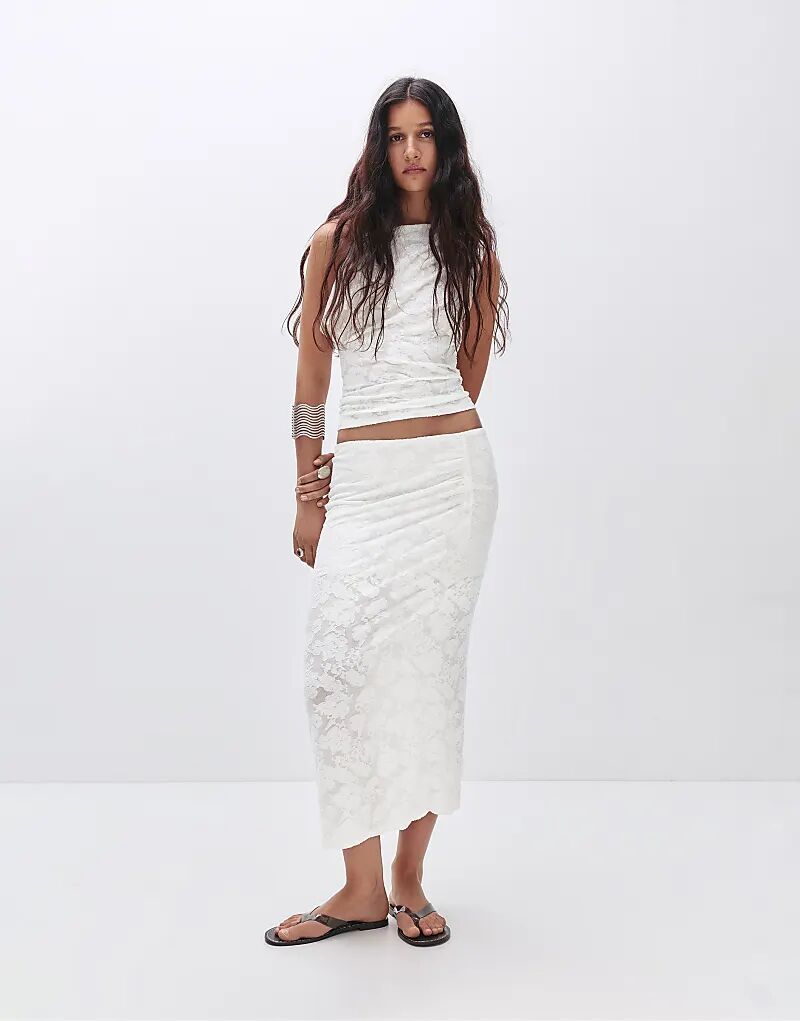 Юбка миди Pull&Bear с текстурой белого цвета
Юбка миди Pull&Bear с текстурой белого цвета