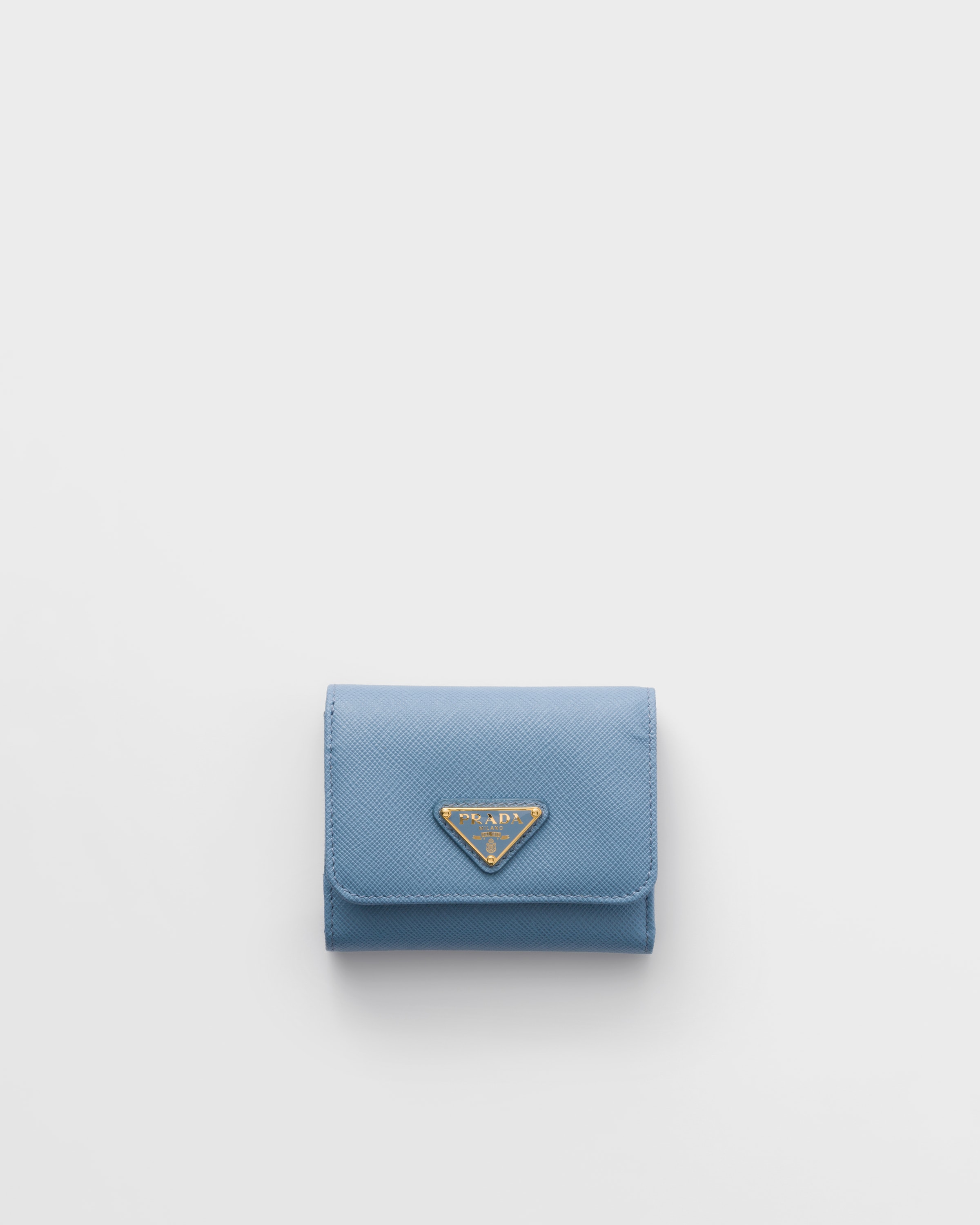 Небольшой кошелек из сафьяновой кожи Prada, астрально-синий
Небольшой кошелек из сафьяновой кожи Prada, астрально-синий