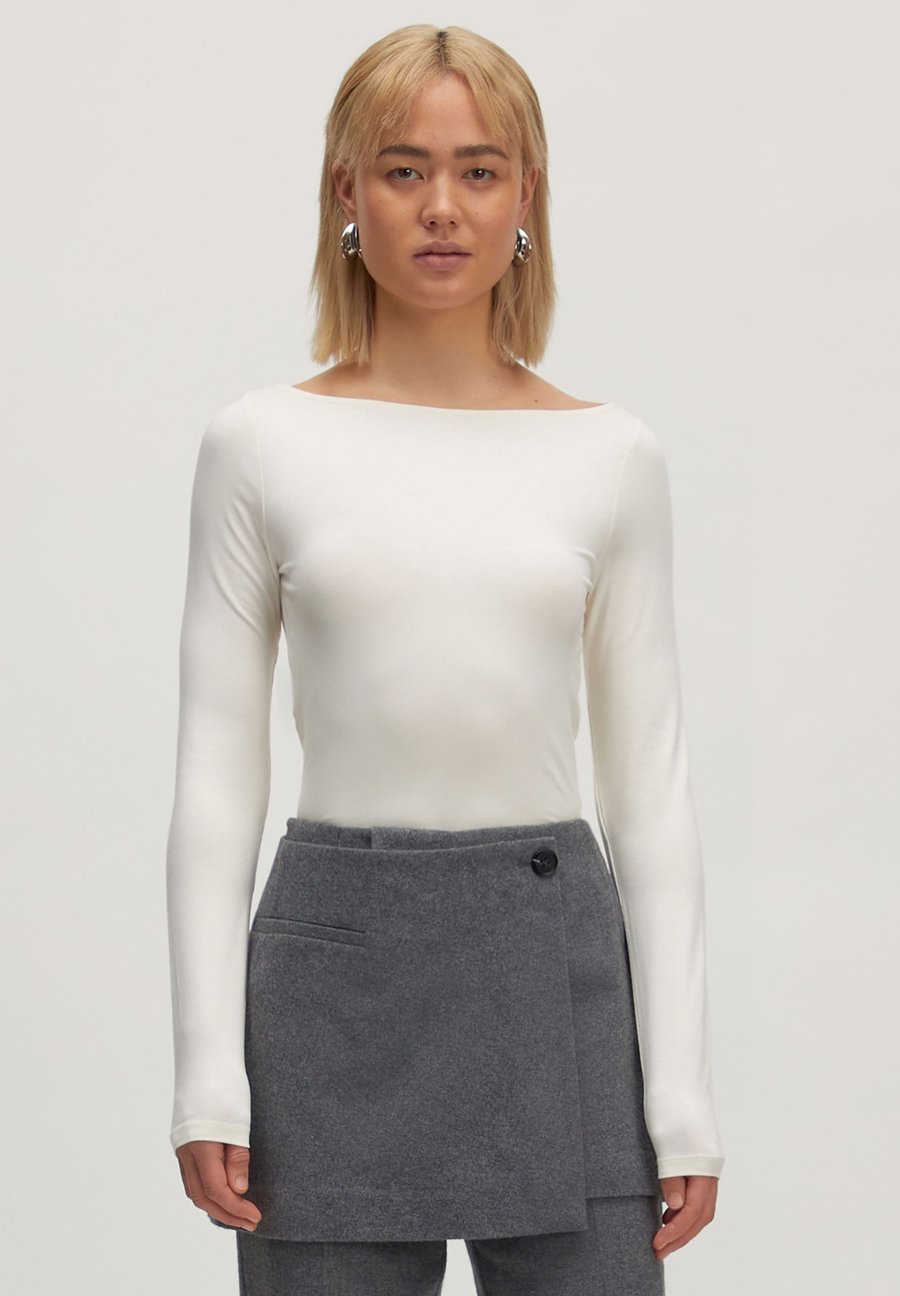 Блуза EDITED RAVEN, Weiß/White
Блуза EDITED RAVEN, Weiß/White