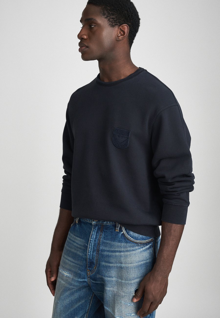 Толстовка Emporio Armani Sweatshirt, Blue Navy/Dark Blue
Толстовка Emporio Armani Sweatshirt, Blue Navy/Dark Blue