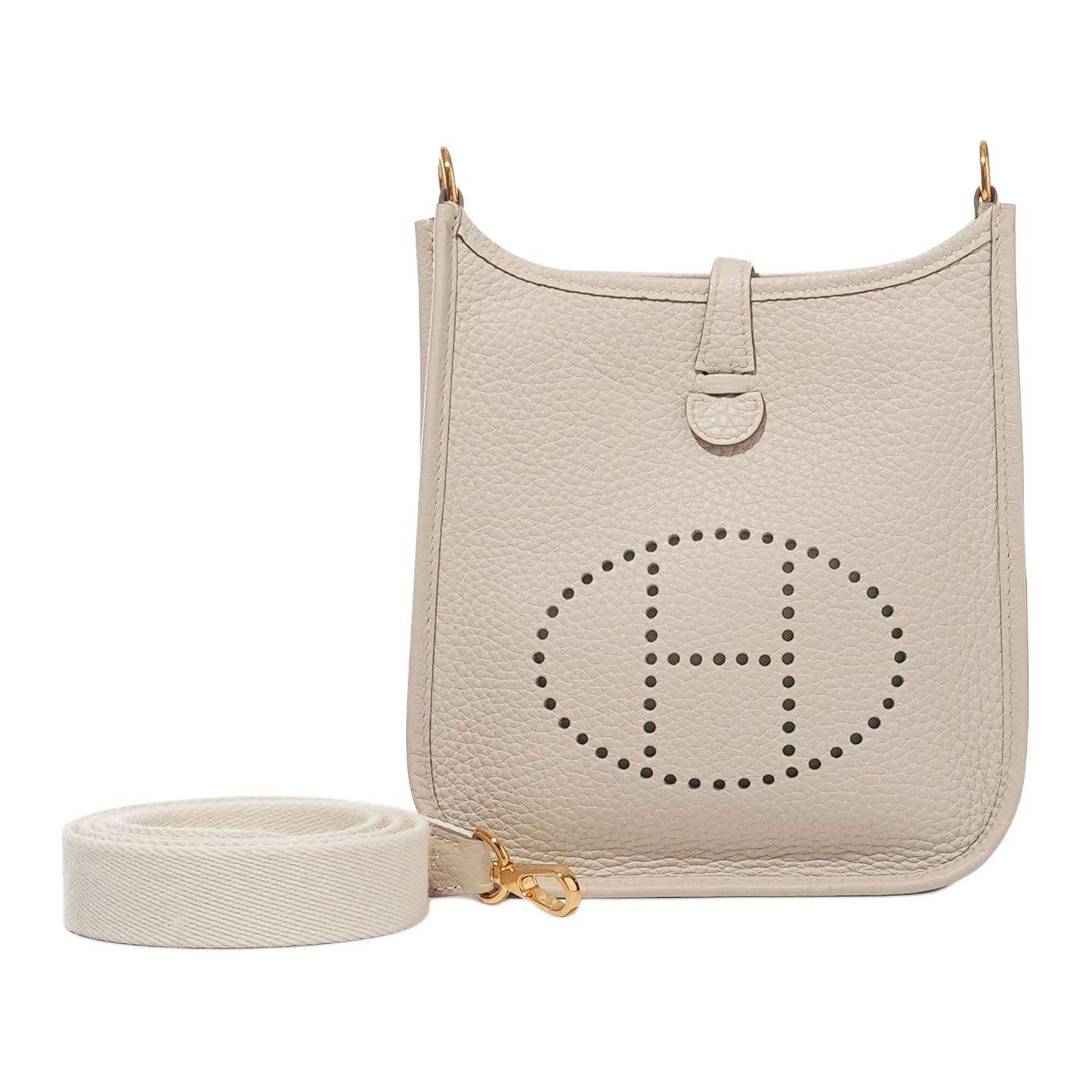 HERMES Сумка кроссбод Evelyne Clemence из кожи коровы мини женская молочно-белая
HERMES Сумка кроссбод Evelyne Clemence из кожи коровы мини женская молочно-белая