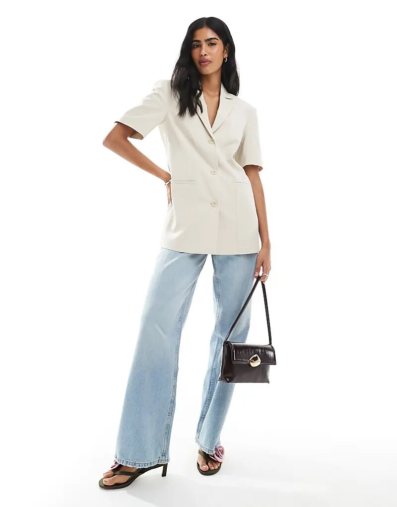 Свободный блейзер ASOS DESIGN с короткими рукавами цвета «песок» 
Свободный блейзер ASOS DESIGN с короткими рукавами цвета «песок»