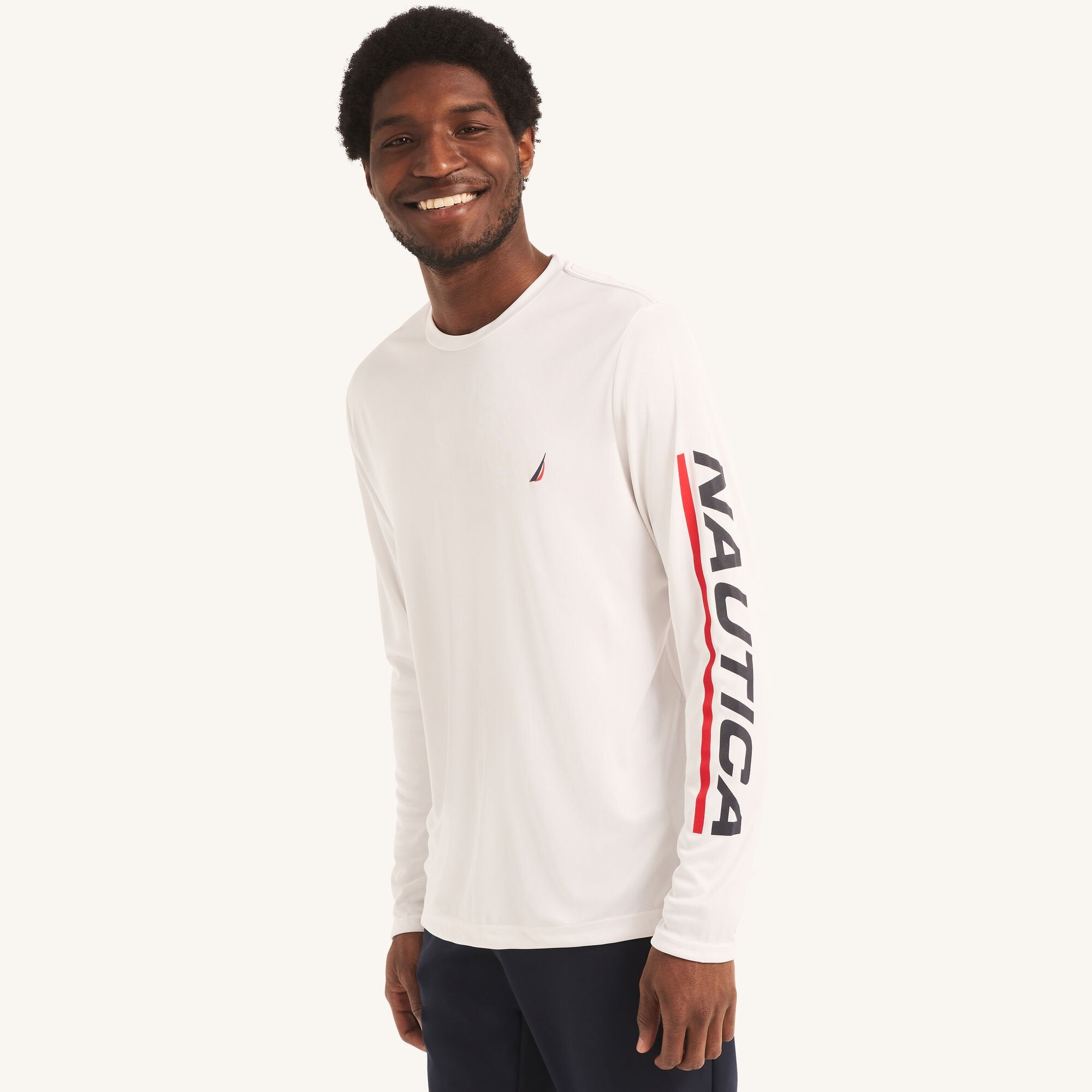 Мужской рашгард Nautica, изготовленный с учетом экологических требований, цвет bright white
Мужской рашгард Nautica, изготовленный с учетом экологических требований, цвет bright white