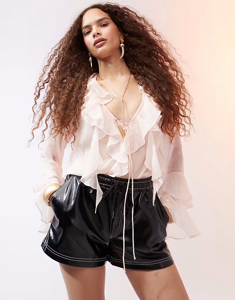 Виниловые шорты с контрастной строчкой черного цвета Asos Design
Виниловые шорты с контрастной строчкой черного цвета Asos Design