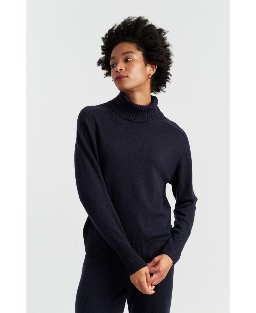 Женский шерстяно-кашемировый свитер с воротником-стойкой реглан Chinti & Parker, Navy
Женский шерстяно-кашемировый свитер с воротником-стойкой реглан Chinti & Parker, Navy