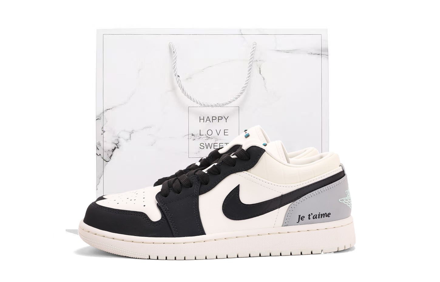 Jordan Кроссовки баскетбольные унисекс Air 1 с амортизацией и износостойким покрытием низкие винтажные черно-белые, цвет Black
Jordan Кроссовки баскетбольные унисекс Air 1 с амортизацией и износостойким покрытием низкие винтажные черно-белые, цвет Black