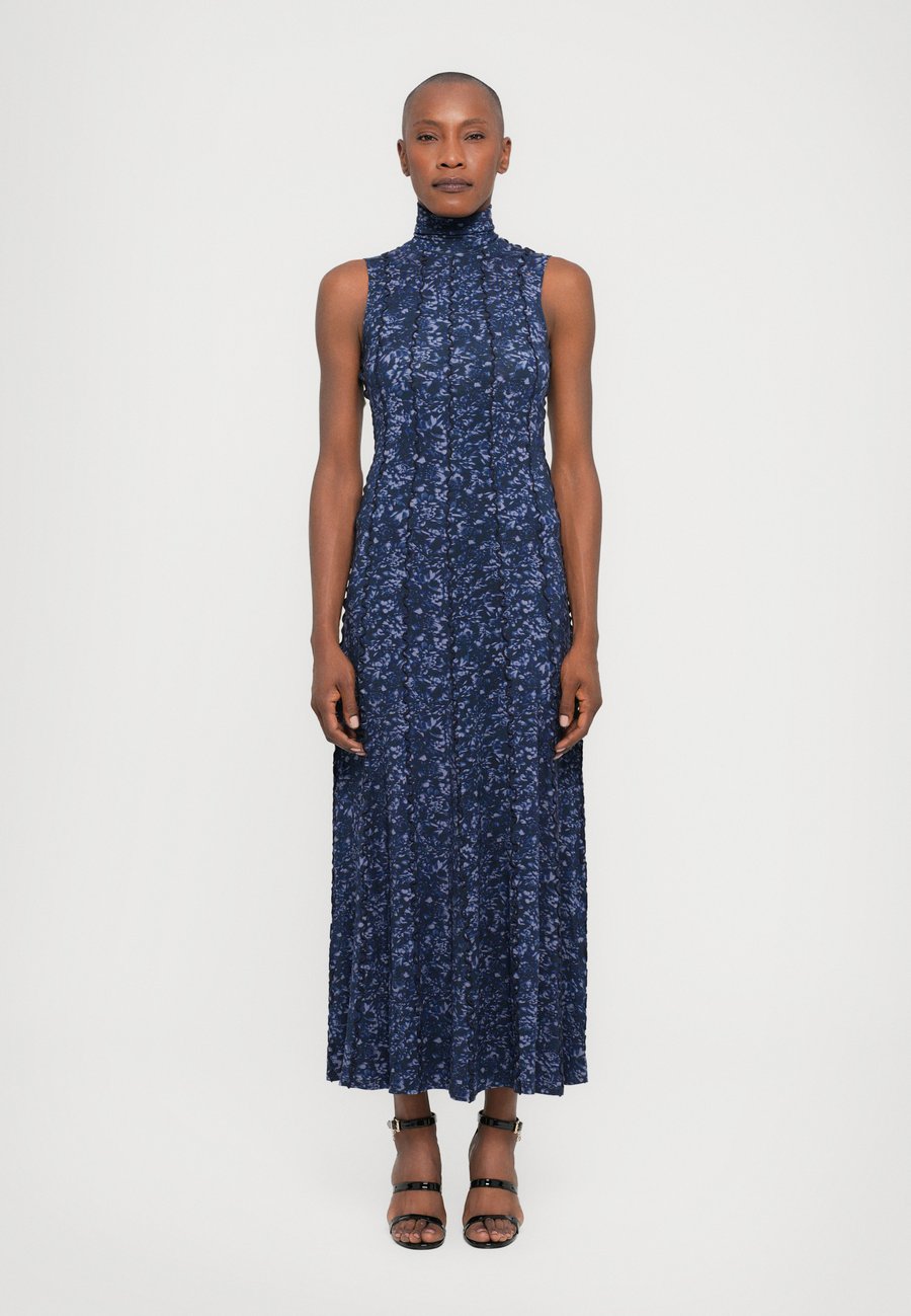 Платье Proenza Schouler White Label VALENTINA DRESS PRINTED, Navy/Slate/Dark Blue
Платье Proenza Schouler White Label VALENTINA DRESS PRINTED, Navy/Slate/Dark Blue