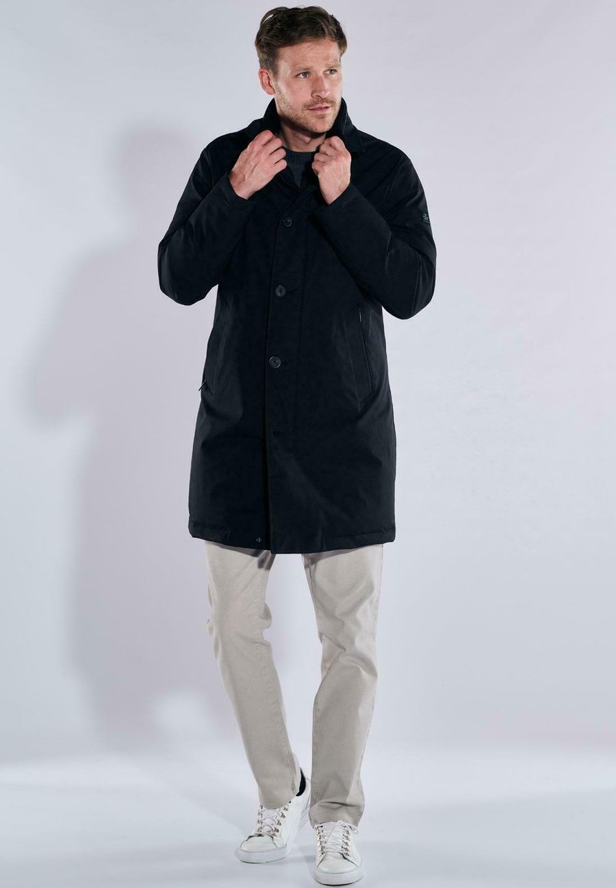 Пальто ENGBERS GERMANY MIT FUNKTIONSDETAILS, Saphirblau/Dark Blue
Пальто ENGBERS GERMANY MIT FUNKTIONSDETAILS, Saphirblau/Dark Blue