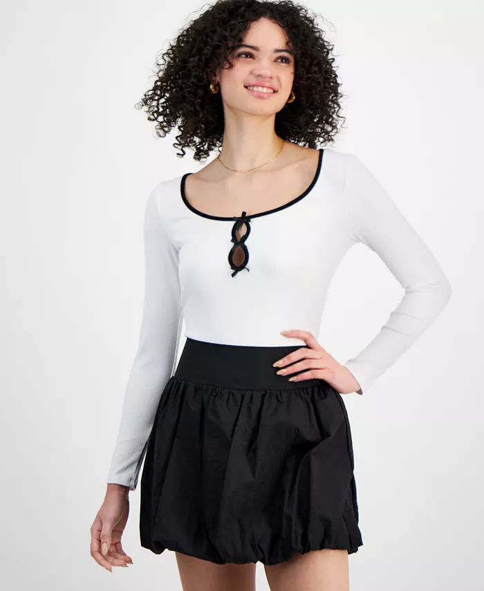 Боди для юниоров с длинными рукавами и вырезом-замочной скважиной Madden Girl, белый 
Боди для юниоров с длинными рукавами и вырезом-замочной скважиной Madden Girl, белый