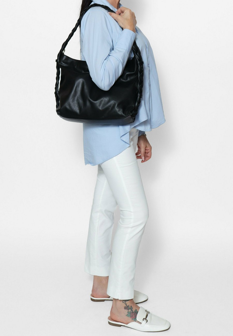 Сумка Chiara Ferretti SHOULDER , Black
Сумка Chiara Ferretti SHOULDER , Black