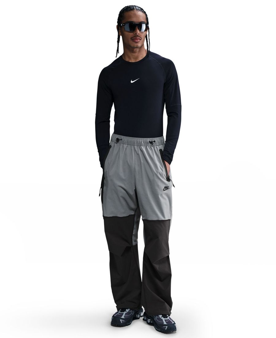Мужские брюки оверсайз из технологичной ткани Nike, Cool Grey
Мужские брюки оверсайз из технологичной ткани Nike, Cool Grey