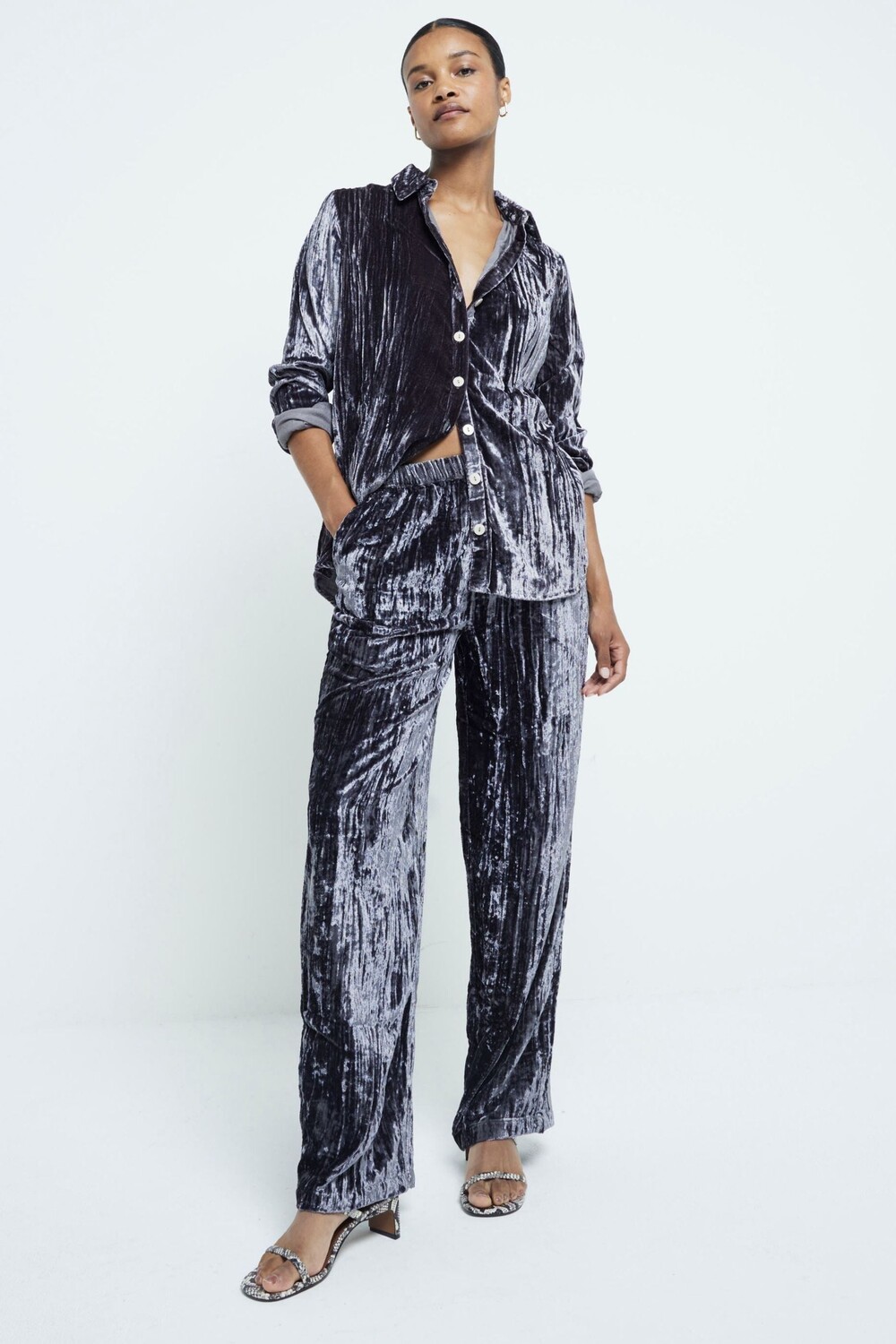 Бархатные брюки широкого кроя из 100% хлопка River Island, серый
Бархатные брюки широкого кроя из 100% хлопка River Island, серый