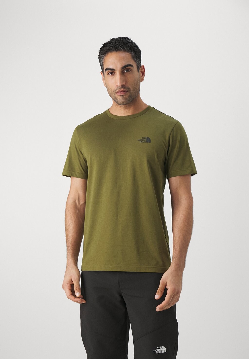Базовая футболка Simple Dome Tee The North Face, цвет forest olive
Базовая футболка Simple Dome Tee The North Face, цвет forest olive