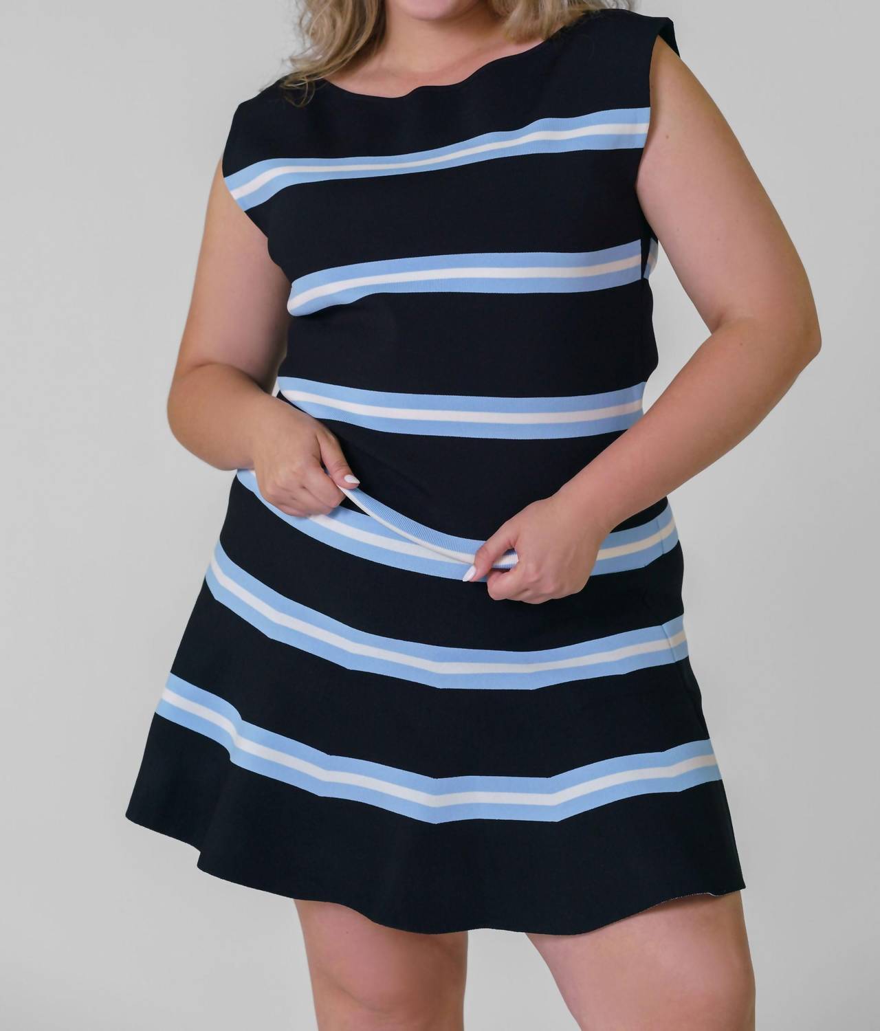 Топ Zanita вязаный в цвете черный синий мел Tanya Taylor
Топ Zanita вязаный в цвете черный синий мел Tanya Taylor