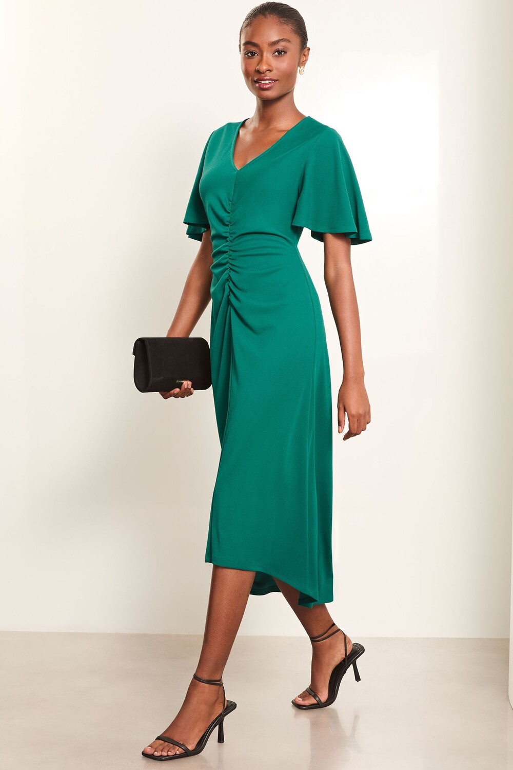 Платье миди с короткими рукавами, V образным вырезом, сборками и расклешенным кроем Lipsy, зеленый
Платье миди с короткими рукавами, V образным вырезом, сборками и расклешенным кроем Lipsy, зеленый