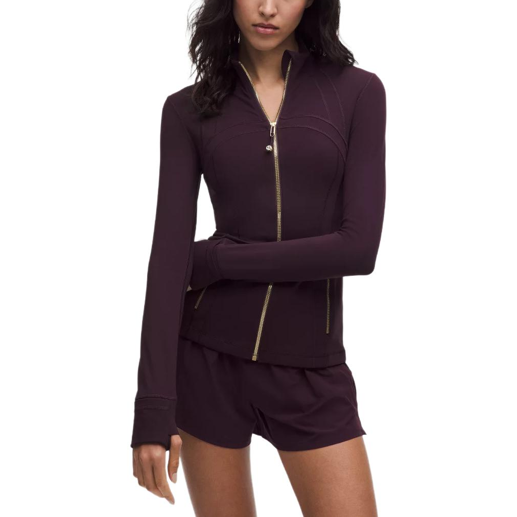 Куртки и пальто женские Lululemon, черный plum/золотой/золотой
Куртки и пальто женские Lululemon, черный plum/золотой/золотой