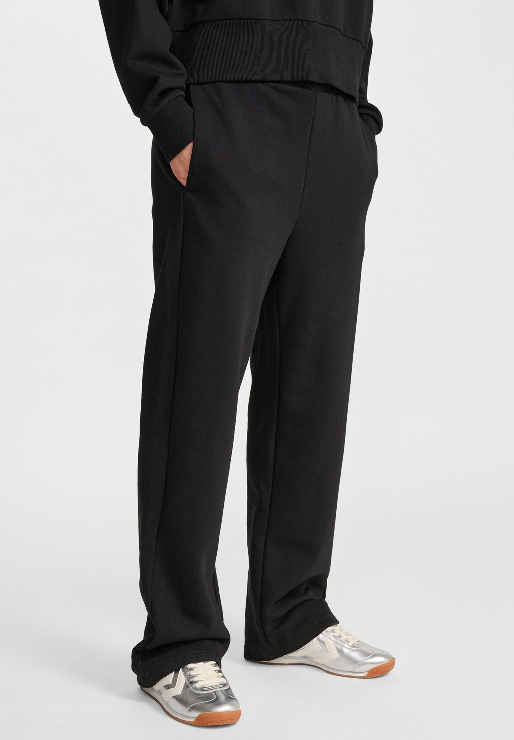 Спортивные штаны LOOSE BEE Hummel, черный
Спортивные штаны LOOSE BEE Hummel, черный