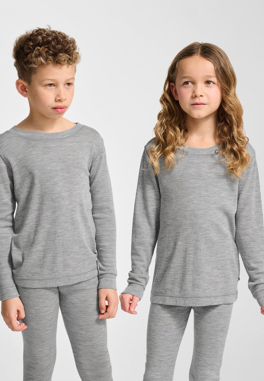 Топ Hummel Long sleeved top, Grey Melange/Grey
Топ Hummel Long sleeved top, Grey Melange/Grey