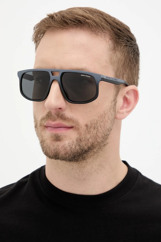 Солнцезащитные очки Armani Exchange, серый
Солнцезащитные очки Armani Exchange, серый