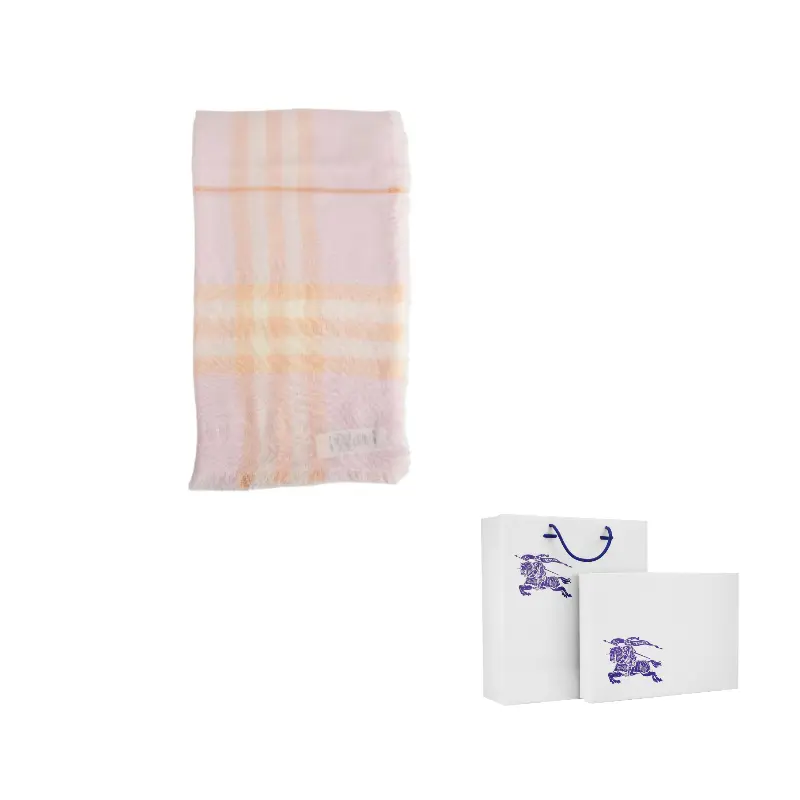 Шарф с принтом Check и рваным краем Burberry, розовый
Шарф с принтом Check и рваным краем Burberry, розовый