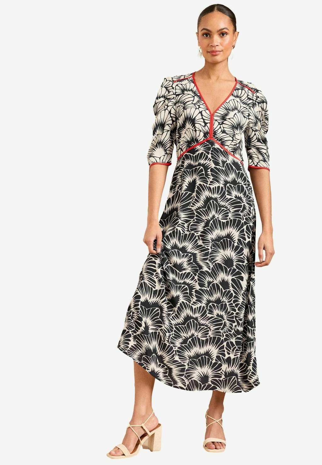 Повседневное платье REGULAR FIT - PRINTED V-NECK RUCHED SHORT SLEEVE MIDI Love & Roses, черный
Повседневное платье REGULAR FIT - PRINTED V-NECK RUCHED SHORT SLEEVE MIDI Love & Roses, черный