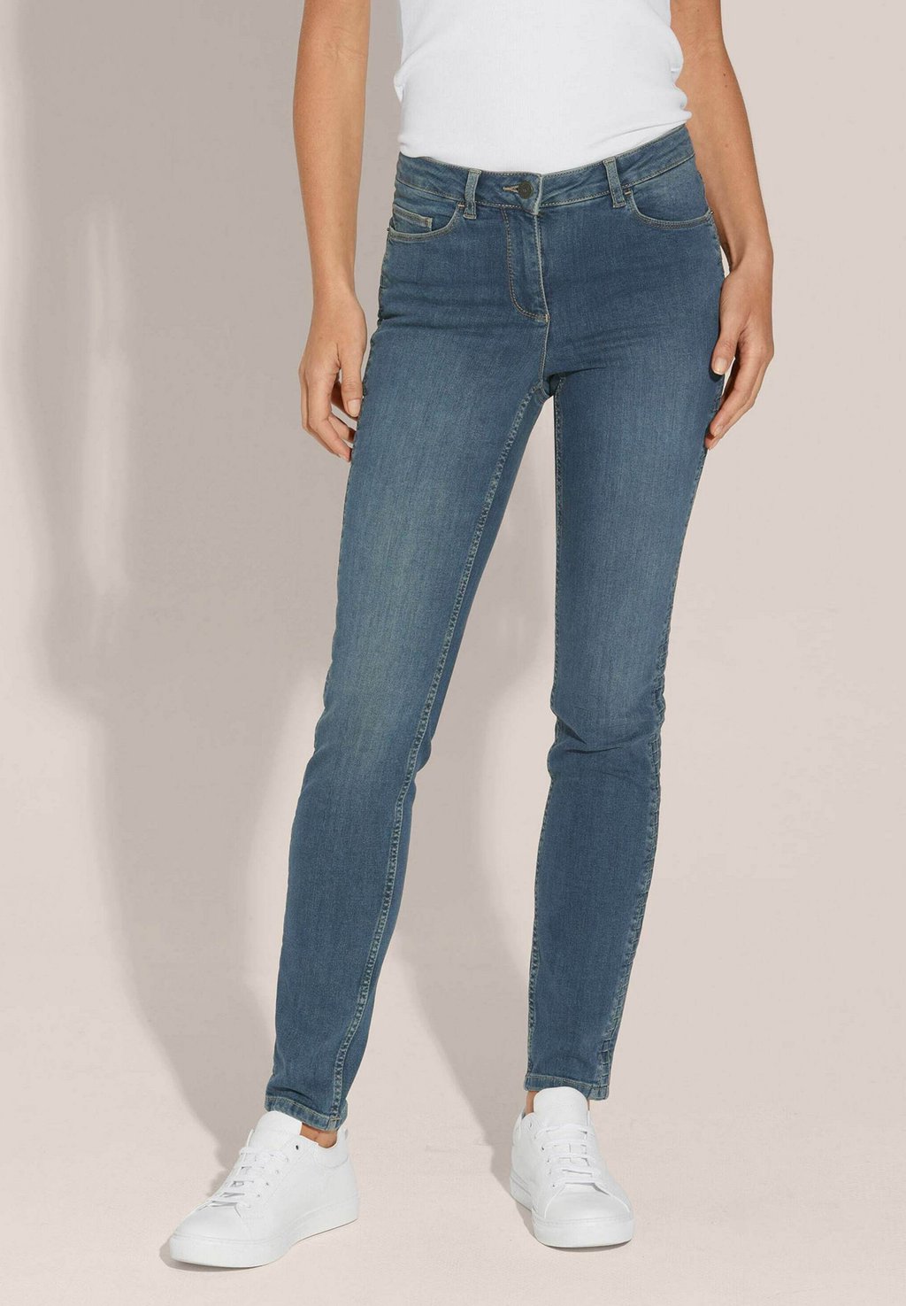 Джинсы облегающего кроя ENGE MIT RAFFUNG MADELEINE, цвет Bleached
Джинсы облегающего кроя ENGE MIT RAFFUNG MADELEINE, цвет Bleached