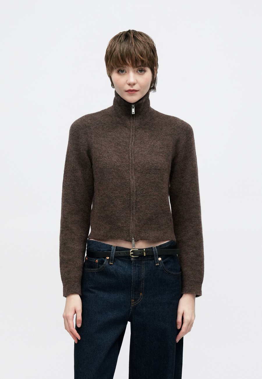 Кардиган Envii BESSIE CARDIGAN, Chocolate Torte/Brown
Кардиган Envii BESSIE CARDIGAN, Chocolate Torte/Brown