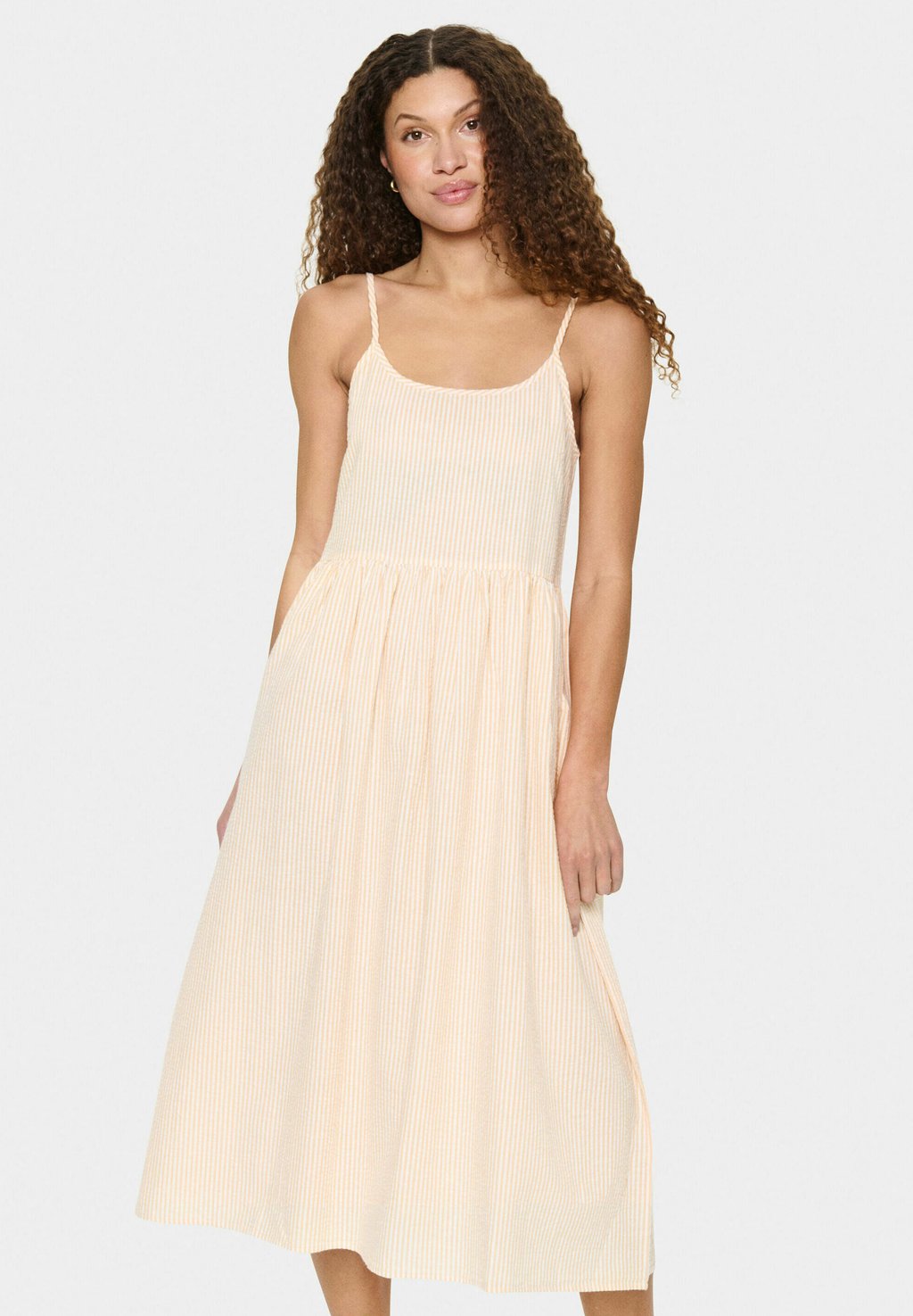 Повседневное платье KIRA Saint Tropez, бежевый
Повседневное платье KIRA Saint Tropez, бежевый