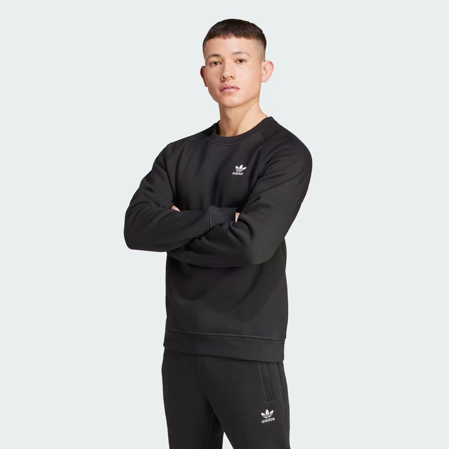 Толстовка с круглым вырезом Trefoil Essentials Adidas, цвет Black 
Толстовка с круглым вырезом Trefoil Essentials Adidas, цвет Black