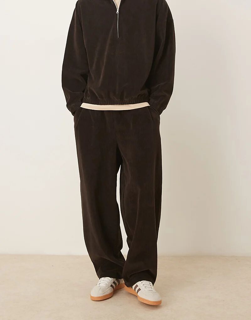 Супермешковатые велюровые спортивные штаны ASOS DESIGN коричневого цвета в рубчик — часть комплекта
Супермешковатые велюровые спортивные штаны ASOS DESIGN коричневого цвета в рубчик — часть комплекта