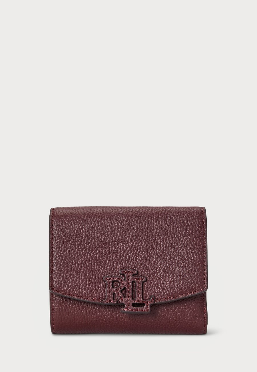 Кошелек Lauren Ralph Lauren PEBBLED SMALL CAMERYN FLAP WALLET, Dark Garnet/Bordeaux
Кошелек Lauren Ralph Lauren PEBBLED SMALL CAMERYN FLAP WALLET, Dark Garnet/Bordeaux