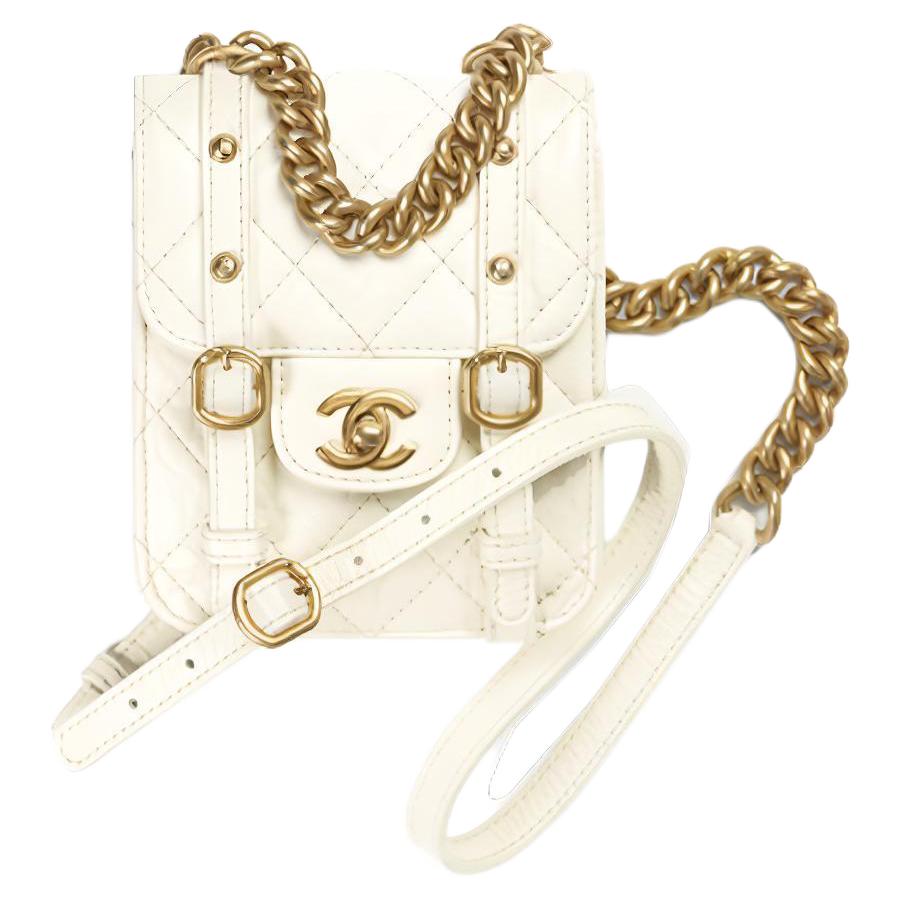 CHANEL Кожаная сумка через плечо
CHANEL Кожаная сумка через плечо