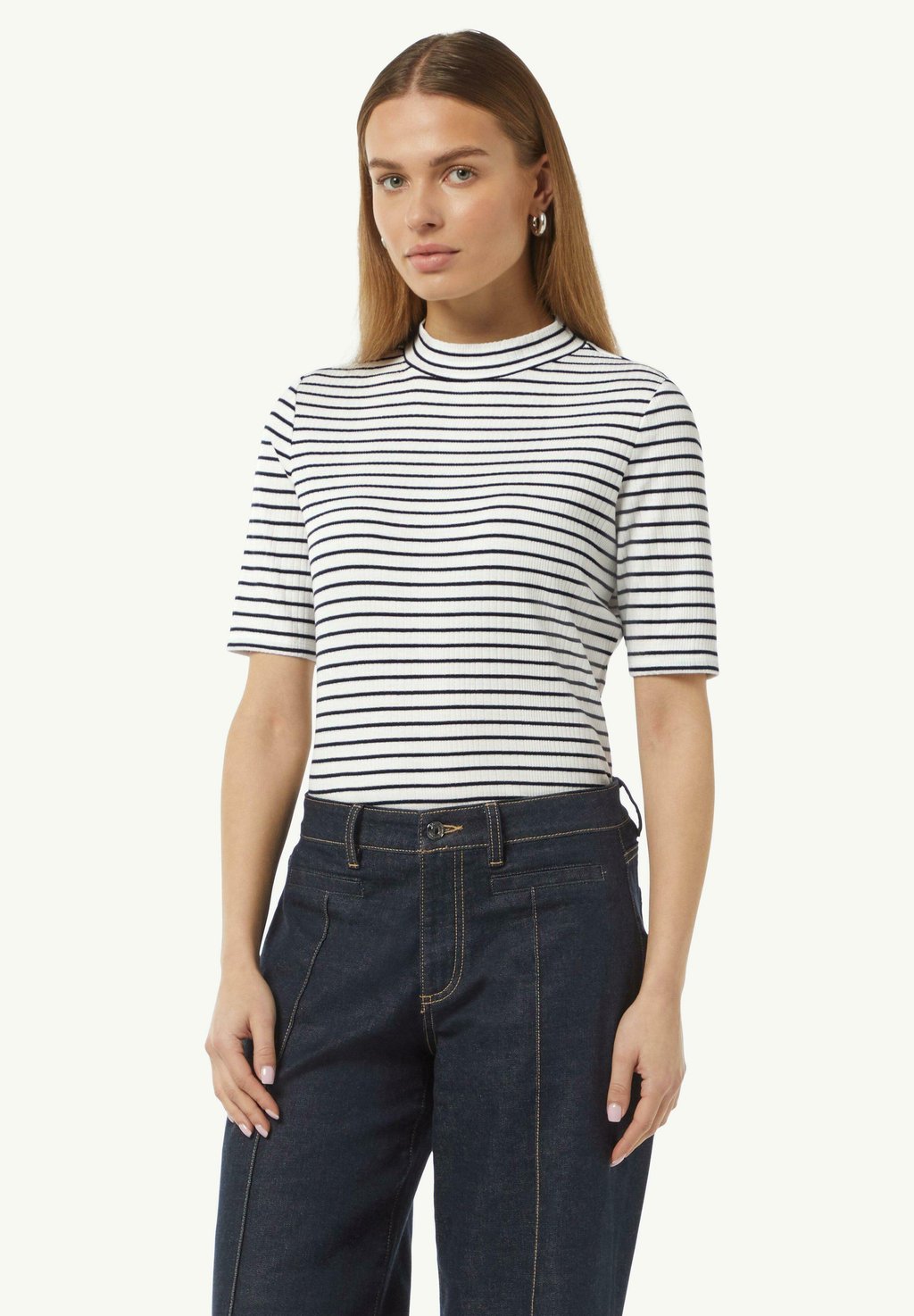 Базовая футболка MIT STEHKRAGEN comma, белый
Базовая футболка MIT STEHKRAGEN comma, белый