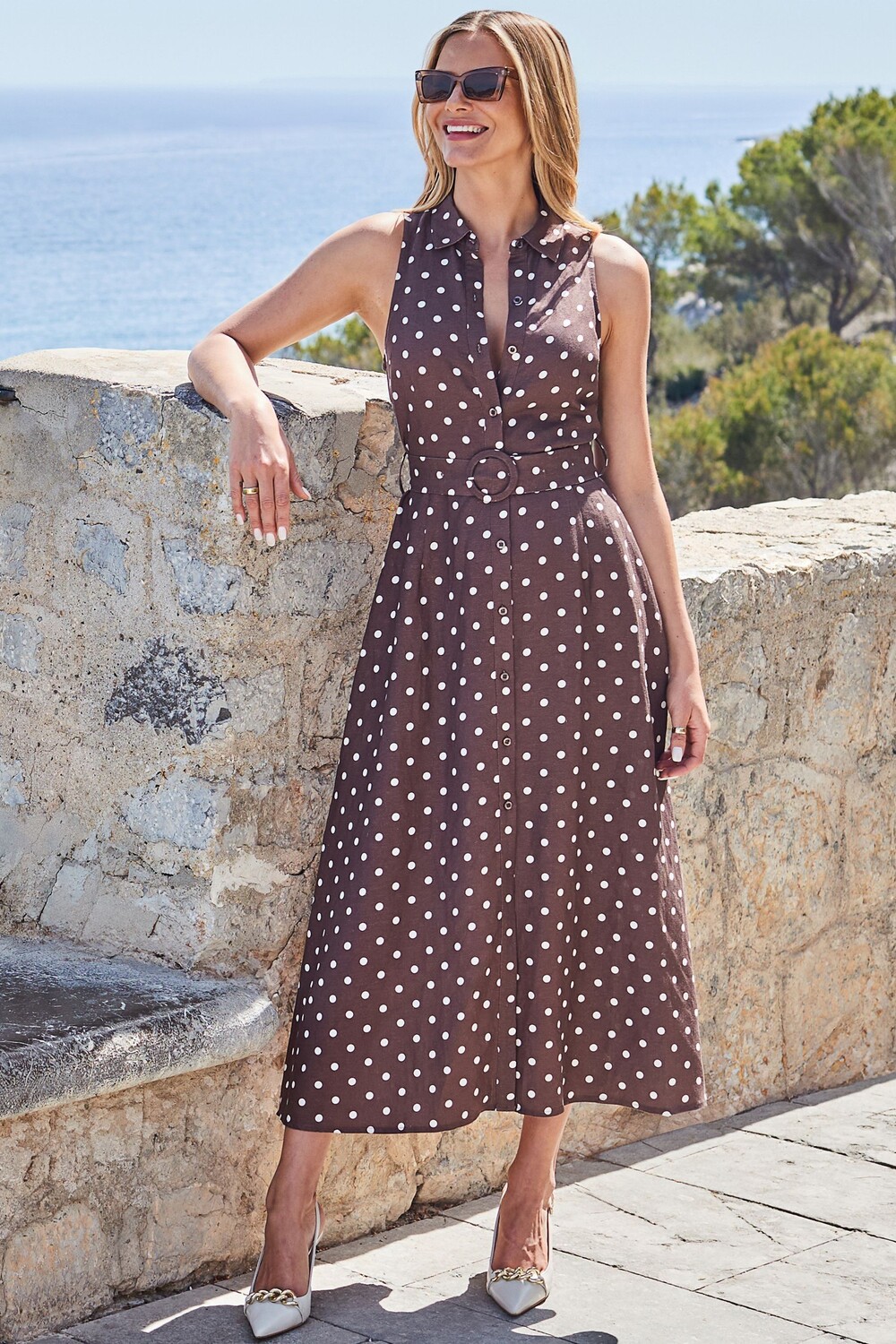 Платье-Рубашка миди из смесового льна с узором в горошек Sosandar, коричневый
Платье-Рубашка миди из смесового льна с узором в горошек Sosandar, коричневый