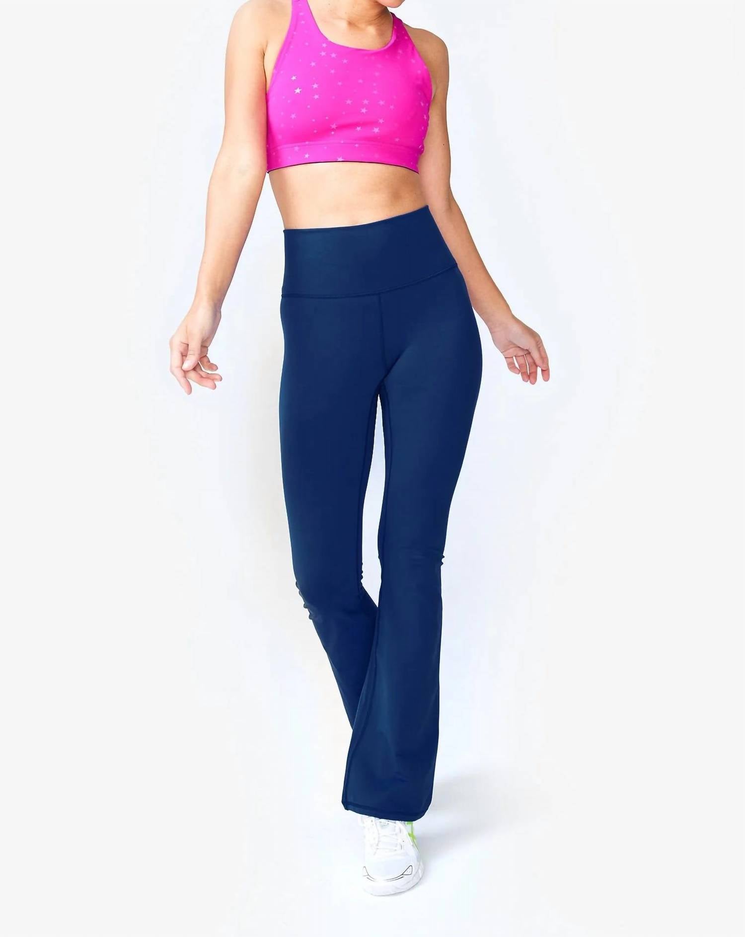 Укороченные леггинсы TLC Flare цвета морской волны Terez, темно-синий
Укороченные леггинсы TLC Flare цвета морской волны Terez, темно-синий