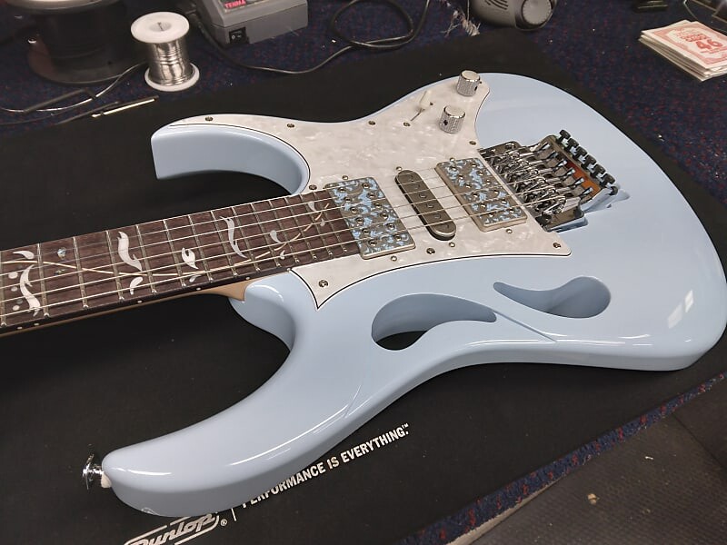 Электрогитара Ibanez PIA3761C-BLP Steve Vai Signature 2022 - Present - Blue Powder
Электрогитара Ibanez PIA3761C-BLP Steve Vai Signature 2022 - Present - Blue Powder