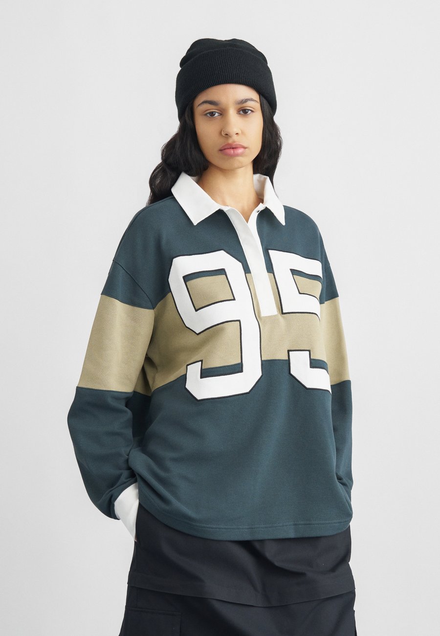 Топ Nike Sportswear STREET, Seaweed/Neutral Olive/White Sail/Evergreen
Топ Nike Sportswear STREET, Seaweed/Neutral Olive/White Sail/Evergreen