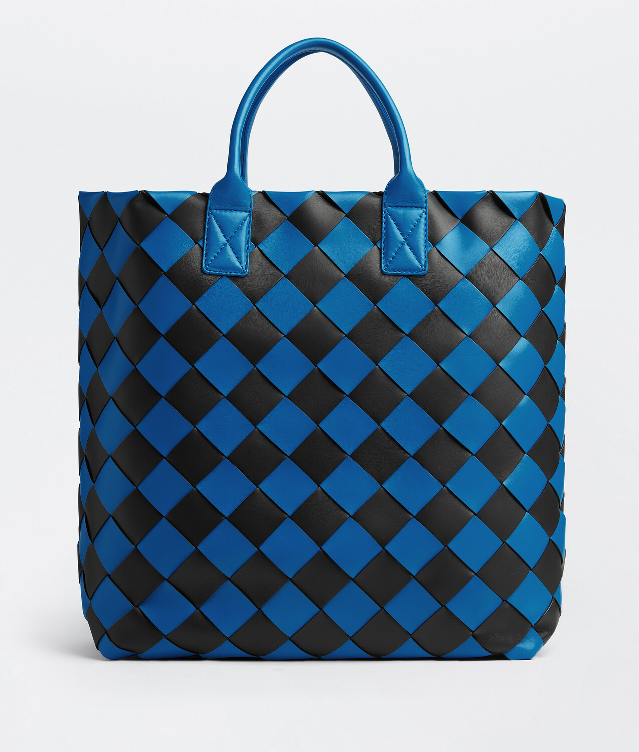 Maxi intreccio tote BOTTEGA VENETA, черный/сигнально-синий
Maxi intreccio tote BOTTEGA VENETA, черный/сигнально-синий