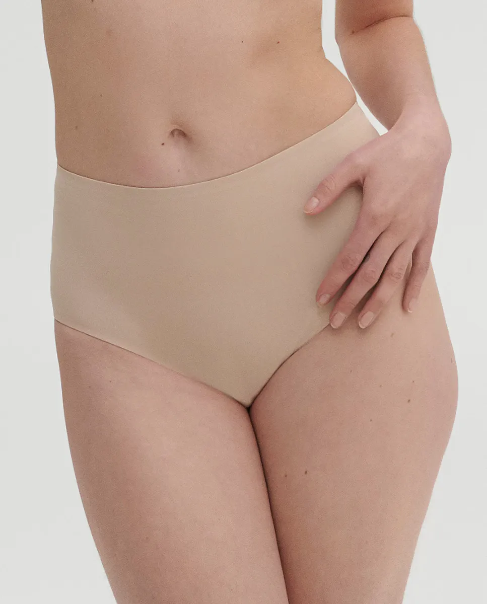 Гладкий пояс Essentiel с запахом Simone Pérèle, цвет Nude
Гладкий пояс Essentiel с запахом Simone Pérèle, цвет Nude