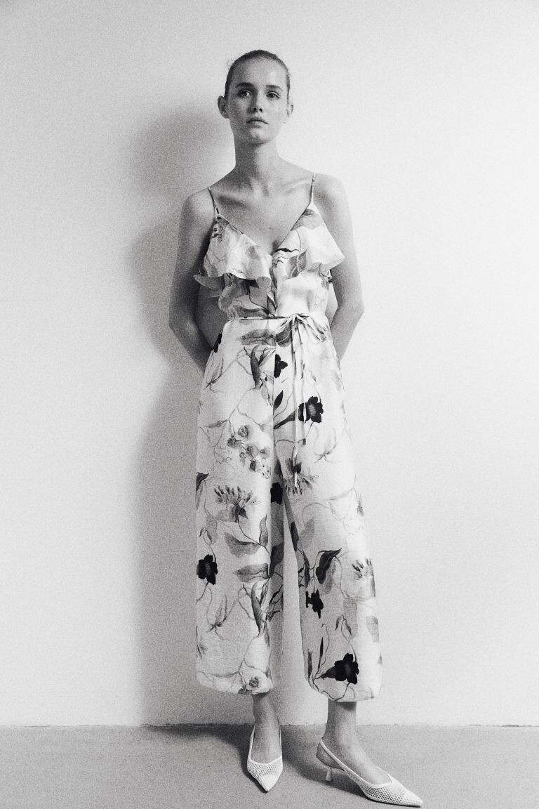 Комбинезон с воланами H&M, белый
Комбинезон с воланами H&M, белый