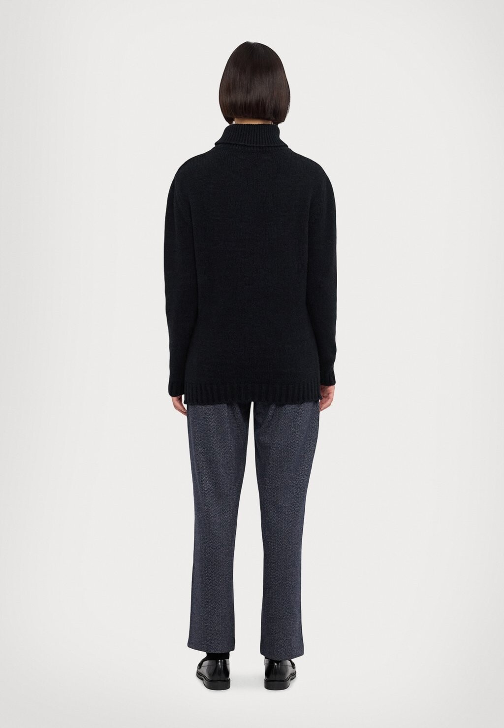 Джемпер STUDIO ID, черный
Джемпер STUDIO ID, черный