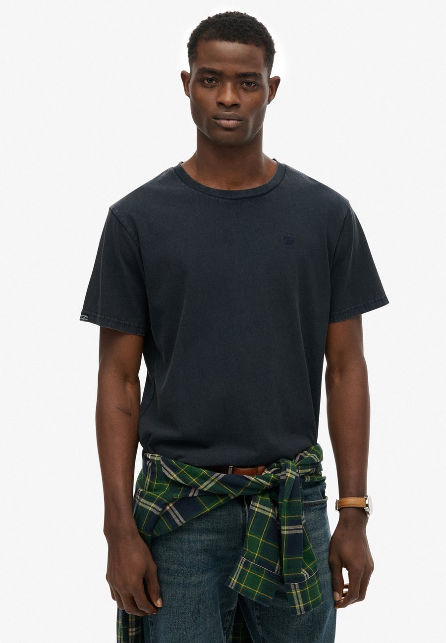 Футболка Superdry & Co ESSENTIALS , Super Dark Navy/Blue, Синий, Футболка Superdry & Co ESSENTIALS , Super Dark Navy/Blue
Футболка Superdry & Co ESSENTIALS , Super Dark Navy/Blue, Синий, Футболка Superdry & Co ESSENTIALS , Super Dark Navy/Blue