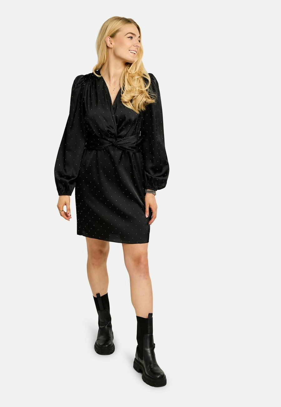 Платье Liberté Essentiel TIKI TWIST, Black Diamond/Black
Платье Liberté Essentiel TIKI TWIST, Black Diamond/Black