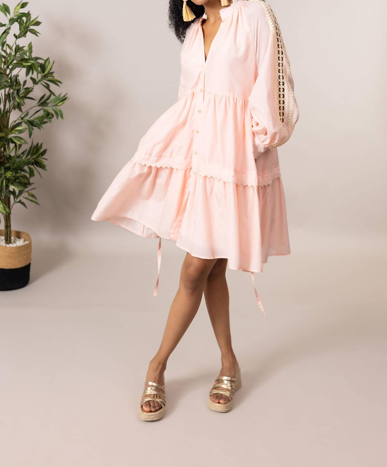 EMILY LOVELOCK Платье Люси розового цвета
EMILY LOVELOCK Платье Люси розового цвета