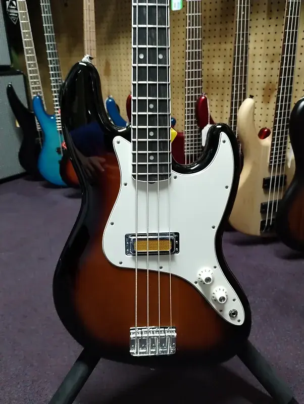 Басс гитара Fender Gold Foil Jazz Bass
Басс гитара Fender Gold Foil Jazz Bass