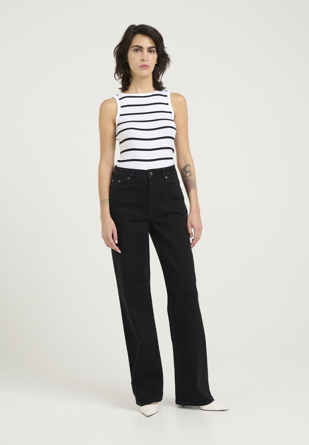 Топ Drew Reversible Gestuz, белый
Топ Drew Reversible Gestuz, белый