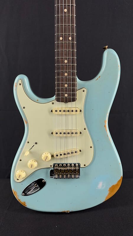 Электрогитара Fender Custom Shop Left-Handed 1963 Heavy Relic Strat in Faded Daphne Blue
Электрогитара Fender Custom Shop Left-Handed 1963 Heavy Relic Strat in Faded Daphne Blue