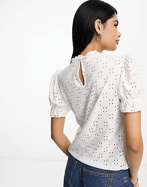 Белый топ с короткими рукавами из джерси Vila
Белый топ с короткими рукавами из джерси Vila