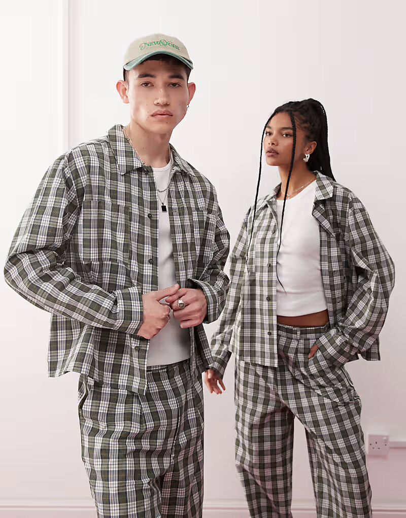 Рубашка свободного кроя унисекс Reclaimed Vintage с вышивкой в зеленую клетку
Рубашка свободного кроя унисекс Reclaimed Vintage с вышивкой в зеленую клетку